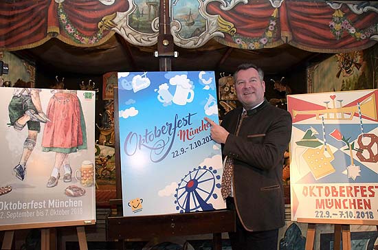 Siegerentwurf und deshalb Oktoberfest Plakat 2018 wurde das Motiv "Auf eine himmlische Wiesn 2018" von Dirk Lippmann, hie rvorgestellt durch Bürgermeister Josef Schmid am 02.02.2018 (©Foto: Ingrid Grossmann